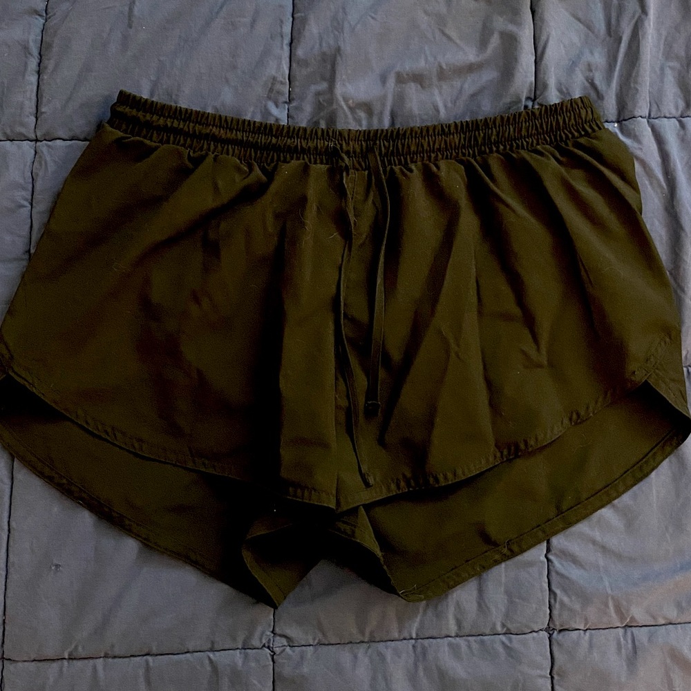 Black Old Navy active shorts - size M